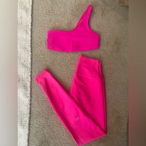 Women’s Alo Hot Pink Workout Set!